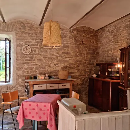 Marta 8 - House & Garden 2*