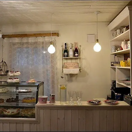 Marta 8 - House & Garden