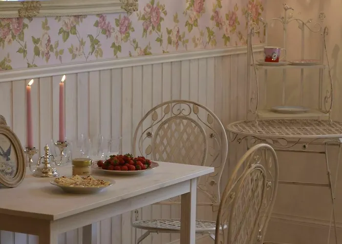 Marta 8 - House & Garden Pensionat