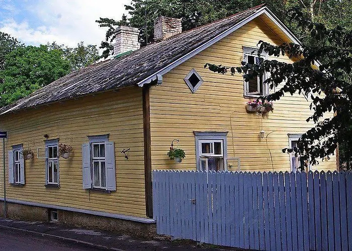 Marta 8 - House & Garden ゲストハウス 2*